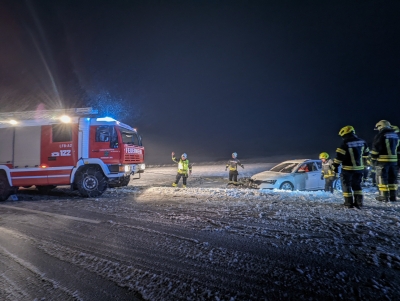 Erste Schneefälle: Erfolgreiche PKW-Bergung auf der Eisenbirner Bundesstraße